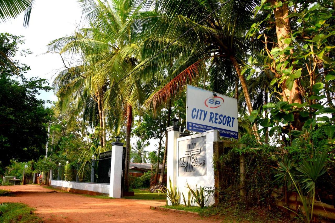 S P City Resort Anuradhapura Ngoại thất bức ảnh